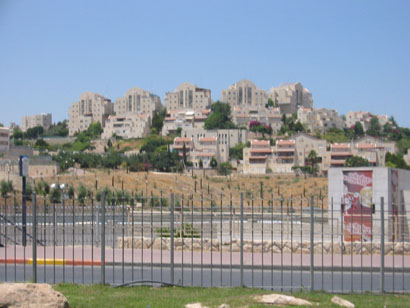 Le ministre de l’Intérieur israélien donne son accord pour l’expansion de Maale Adumin
